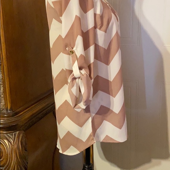 Rue21 Chevron Blouse🤗 - Picture 4 of 7